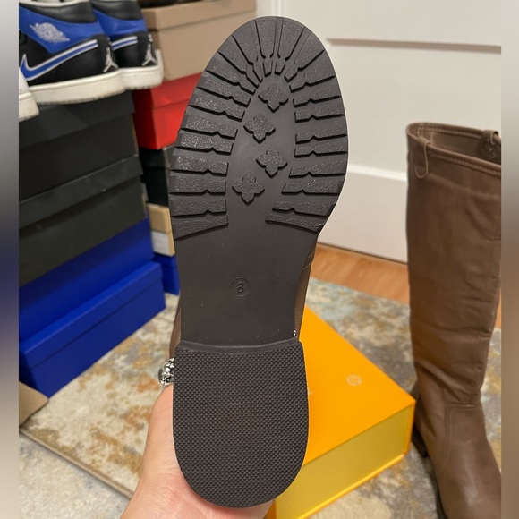 EUC Women Size 8 Bucco Faux Leather Riding Boots With Zipper & 1.25” Heels Brown - Picture 10 of 13